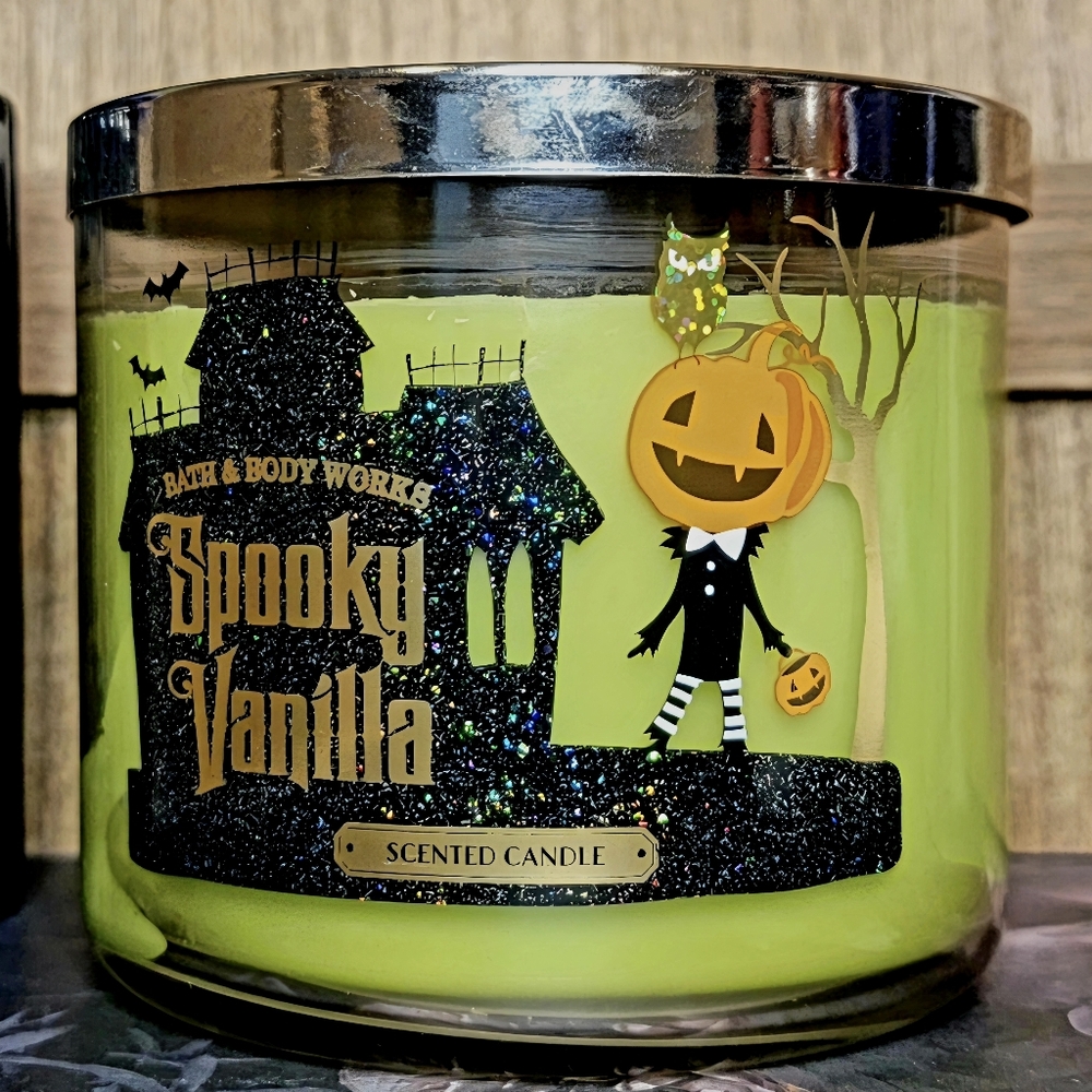 Bath & Body Works RARE Spooky Vanilla Halloween Candle
